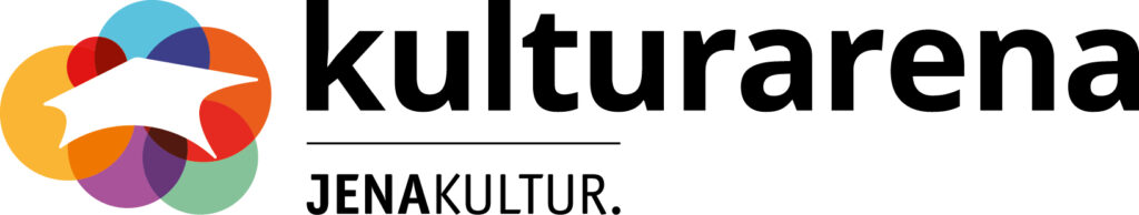 Kulturarena-Logo in bunt, Bildmarke bestehend aus bunten Kreisen, die in der Mitte eine Fläche ähnlich einer Bühne aussparen, Wortmarke bestehend aus "kulturarena" und darunter gesetzt der Zusatz "JENAKULTUR."